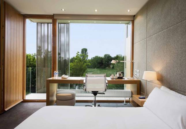 Las mejores habitaciones en DoubleTree by Hilton La Mola Spa. El entorno más romántico con nuestra oferta en Barcelona